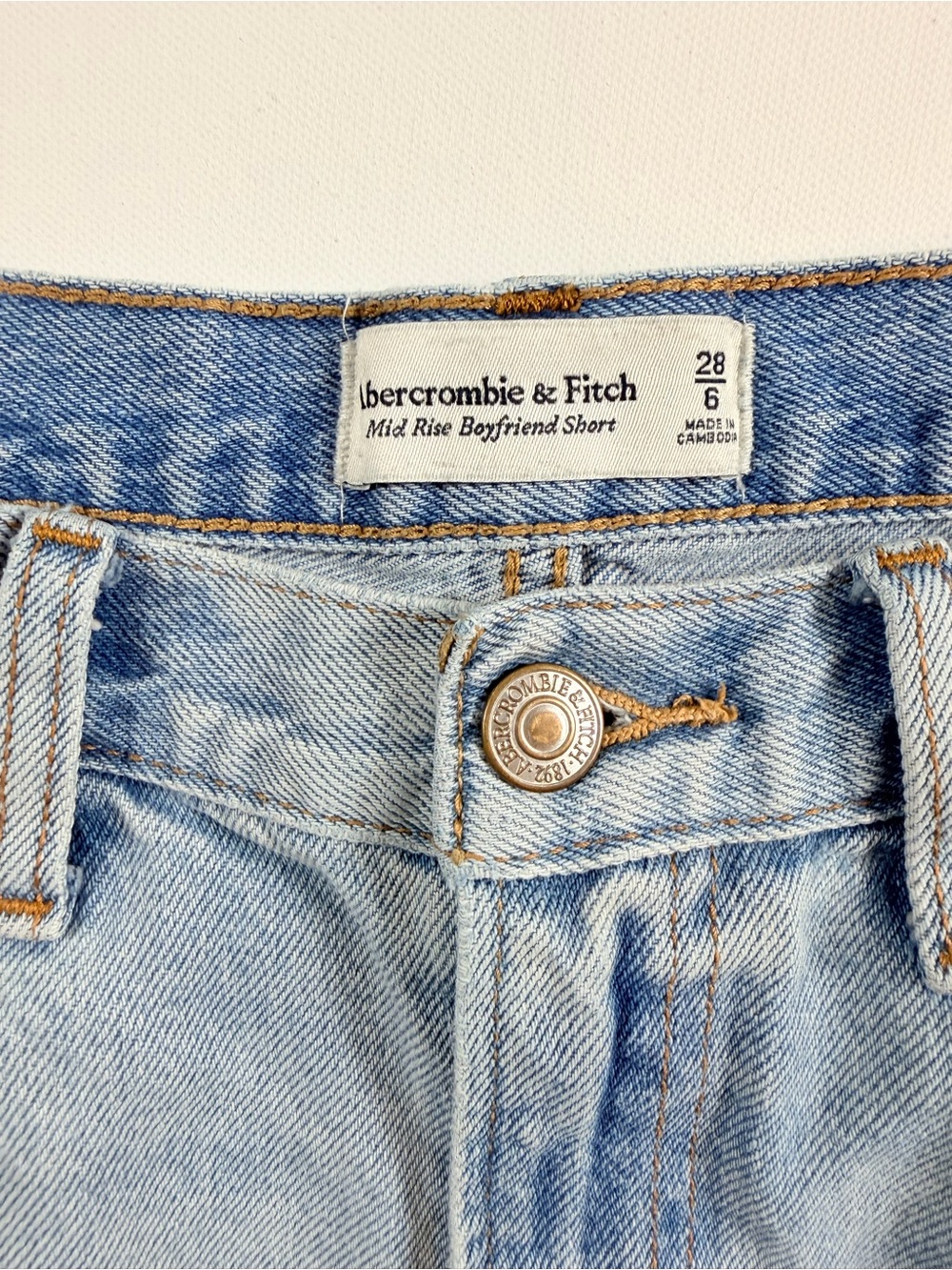 Abercrombie & Fitch Mid Rise Boyfriend Shorts 28 Distressed Cutoff Denim Y2K - Picture 2 of 7